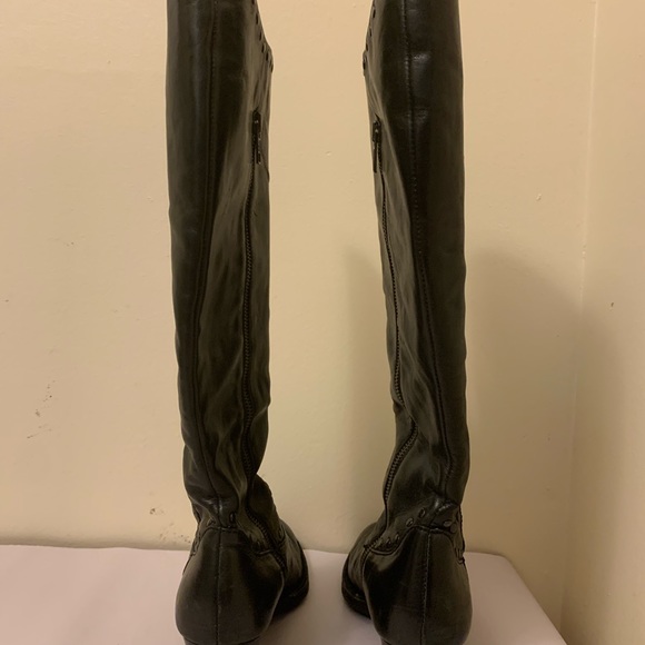 Born black leather boots size 8 Excellent used condition - Picture 8 of 10